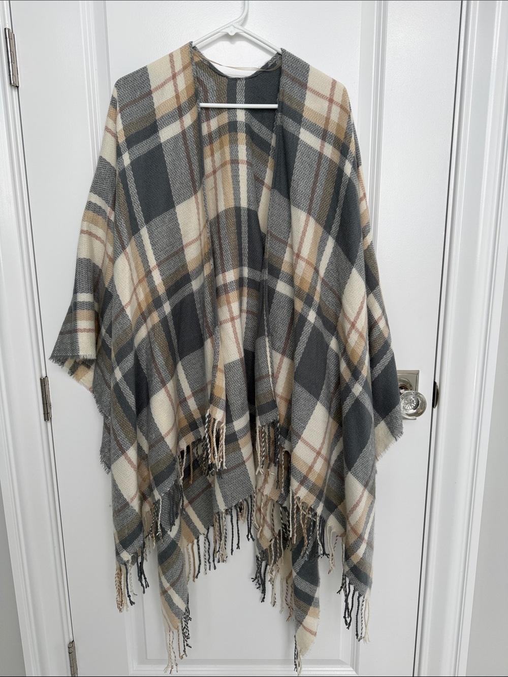 Plaid Fringe Blanket Poncho - Gray & Cream